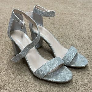 David’s Bridal Arya heel. Size 6
